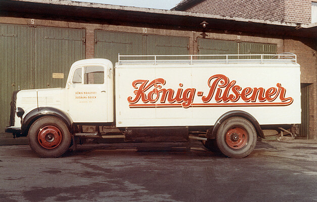 Historischer LKW von König Pilsener im Jahr 1911 Historischer LKW der König-Brauerei